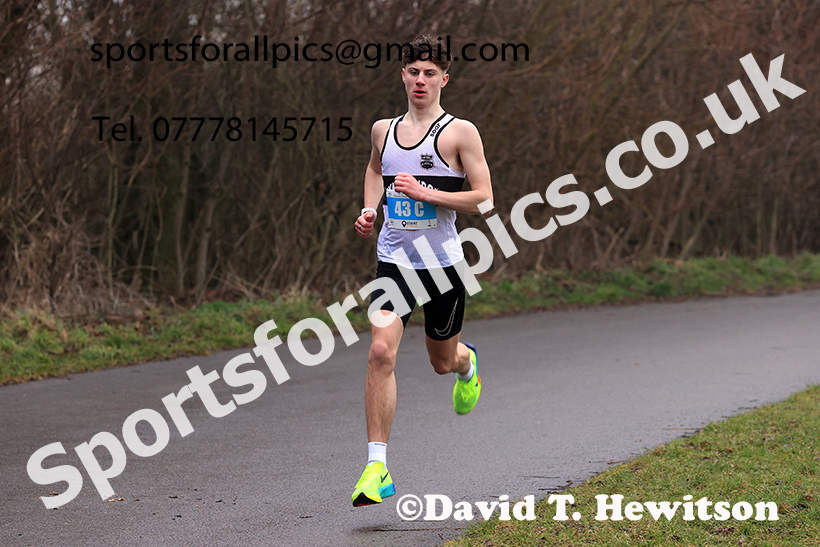 Senior Men and Over-35s to 49s Mens 2025 NECAA Royal Signals Road Relays Champs.,  Hetton Lyons Country Park, Hetton le Hole, County Durham. Photo: David T. Hewitson/Sports for All Pics